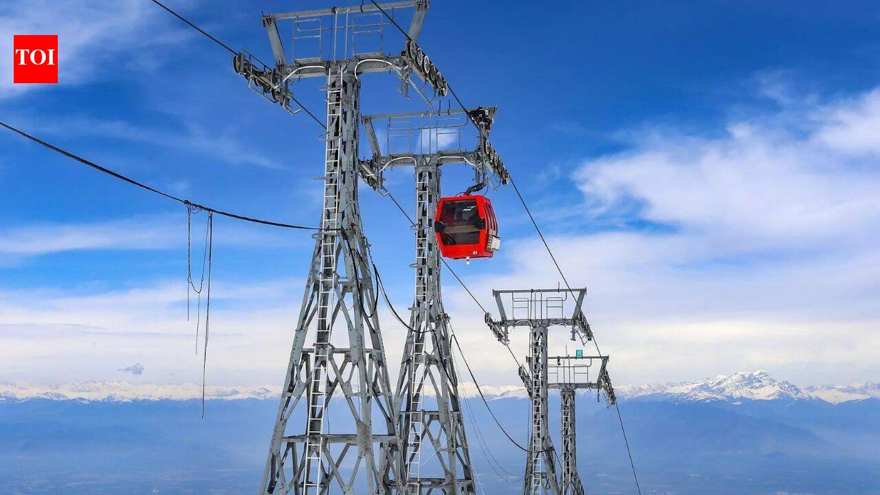 Gulmarg’s gondola ride resumes after a month