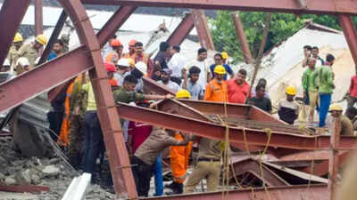 Kolkata warehouse collapse death toll rises to 14