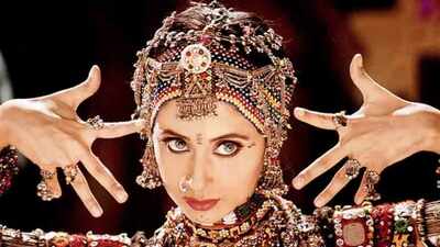 Urmila Matondkar opens up on initially refusing 'Chamma Chamma'; Says Raj Kumar Santoshi's vision convinced her
