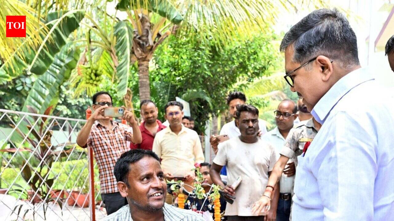 Bokaro administration distributes 112 assistive devices, industries fund mobility support pool for persons with disabilities