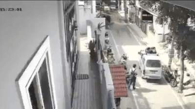 Bengaluru, children fall from moving school bus after back door opens - Video