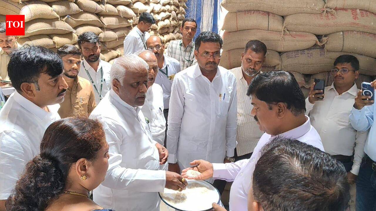 Kadadi slams govt over MSP gaps, pending dues to farmers