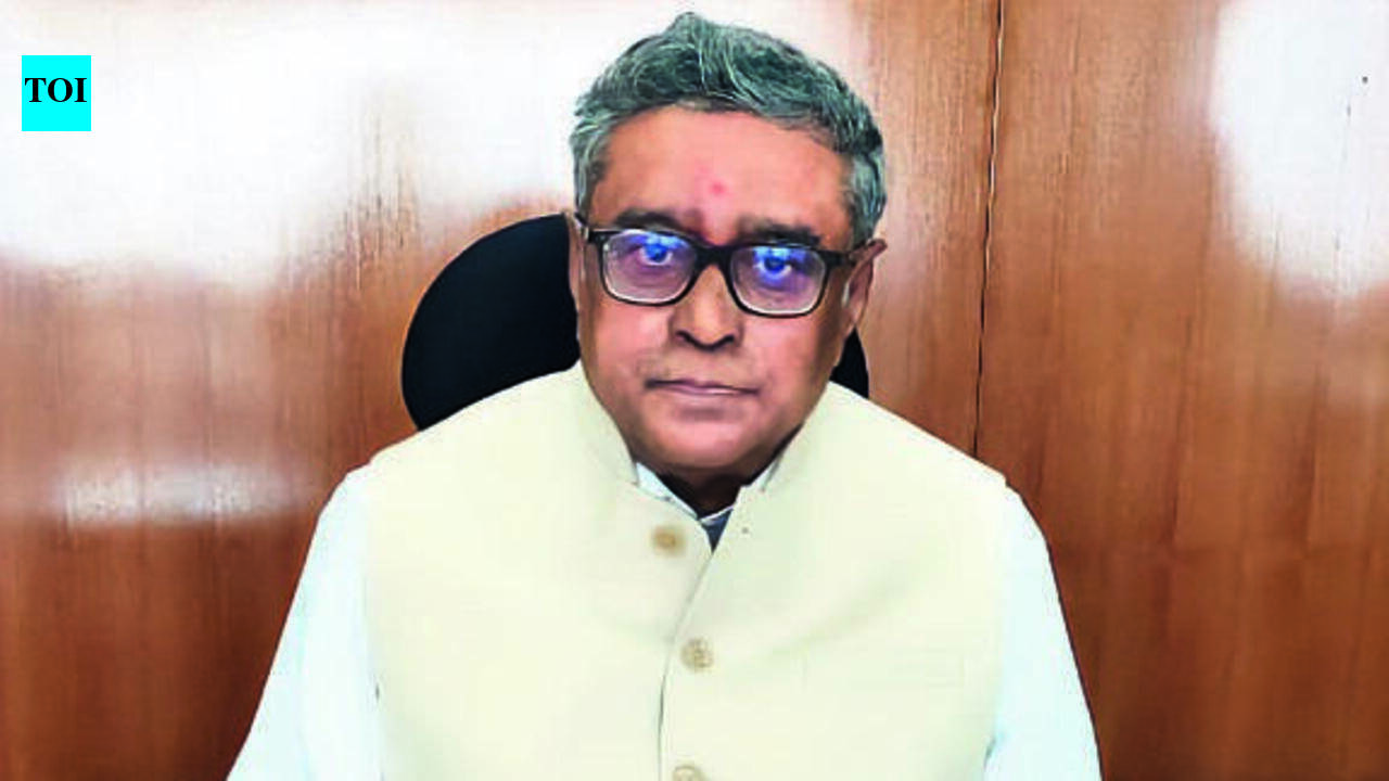 Decriminalisation of public life needed for growth of biz in Bengal: Swapan Dasgupta