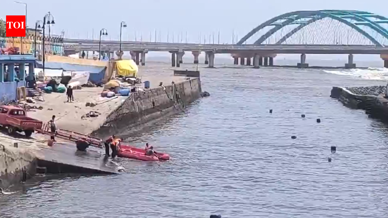 Bizman jumps into sea after asking cab to stop on Bandra-Worli Sea Link