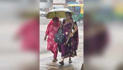 IMD issues thunderstorm warning for 20 dists this weekend
