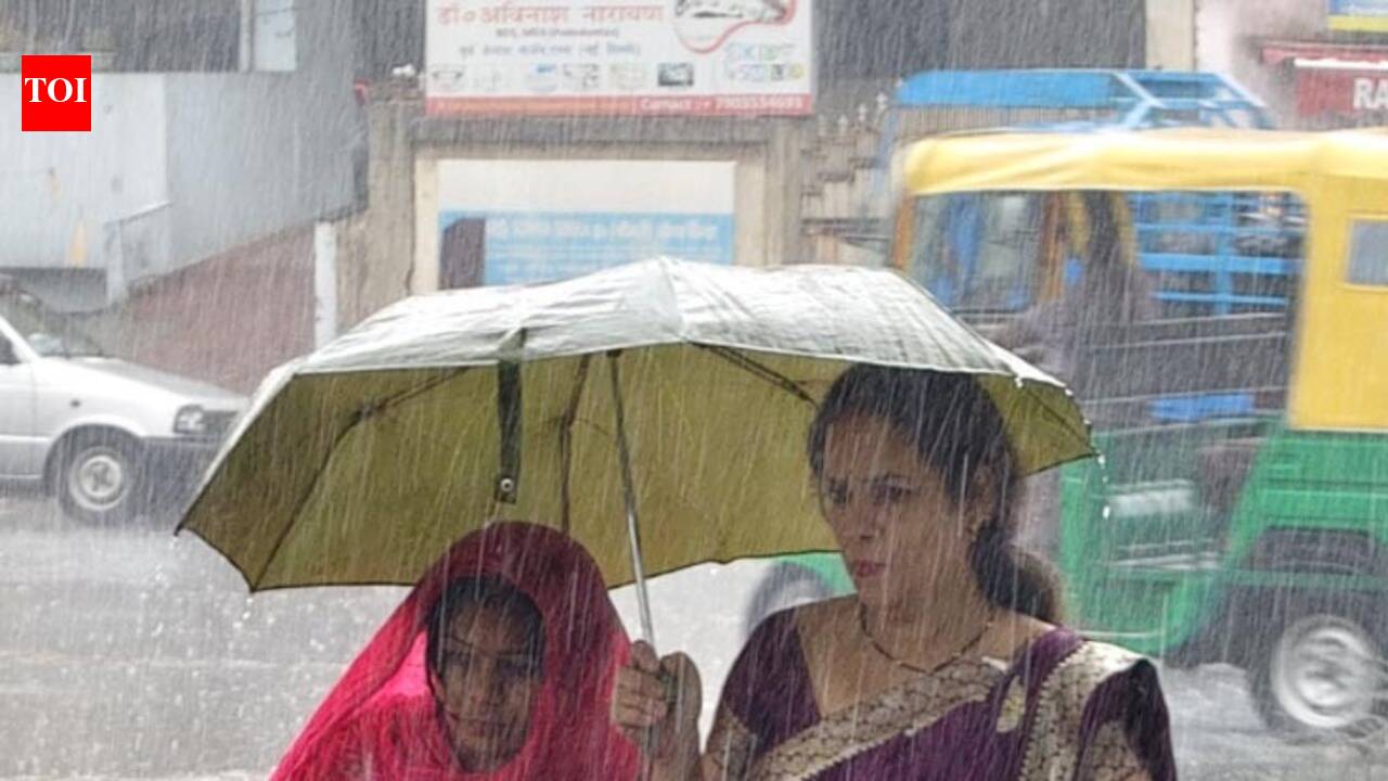 IMD issues thunderstorm warning for 20 dists this weekend