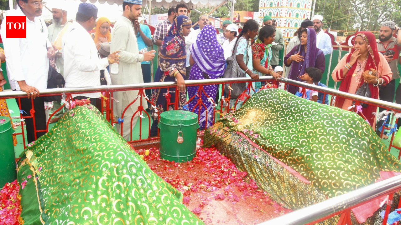 Nellore’s unique 'Roti Festival' begins: Tens of thousands gather for prayers, roti exchange tradition
