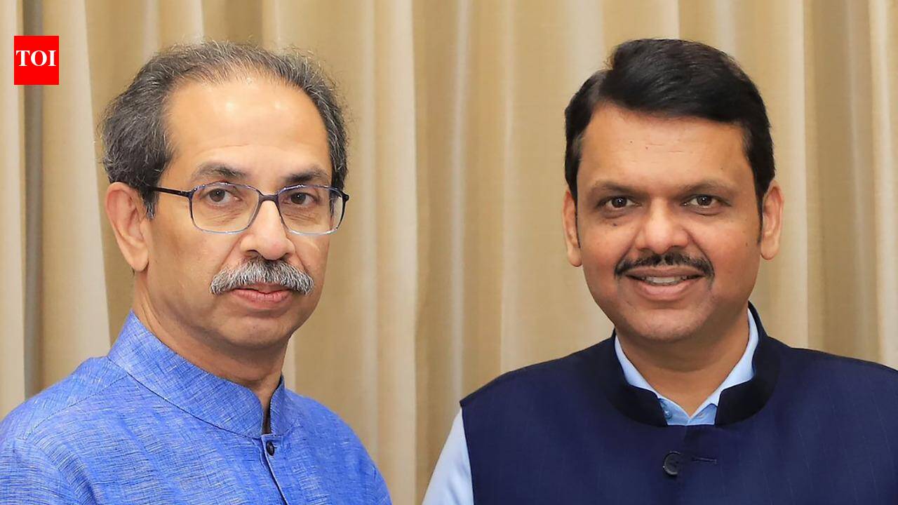 CM Devendra Fadnavis and Uddhav Thackeray share Mumbai-Nagpur flight