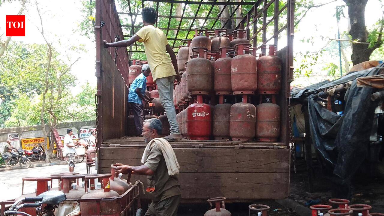 Domestic 25-day LPG cap stays, relief for commercial gas