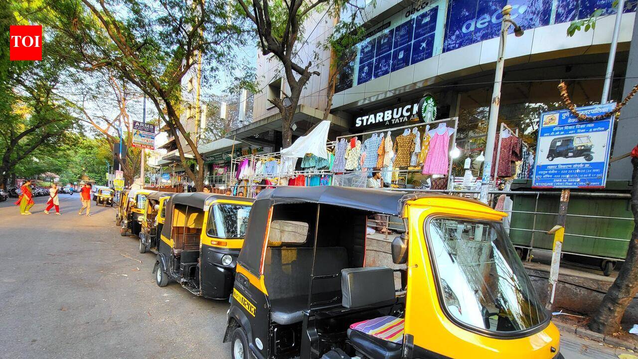 Refusals by auto drivers &amp; cabbies peak as rain spells begin in Pune, leaving commuters hapless