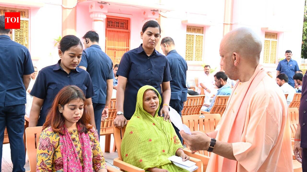 Ensure prompt redressal of every grievance, no negligence: CM