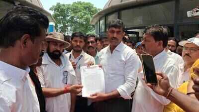 Workers protest against MCG over job regularisation