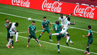  Senegal thrash 10-man Iraq 5-0 to keep their knockout hopes alive