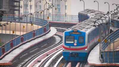 Kolkata metro services get briefly disrupted after suicide attempt at Kalighat station