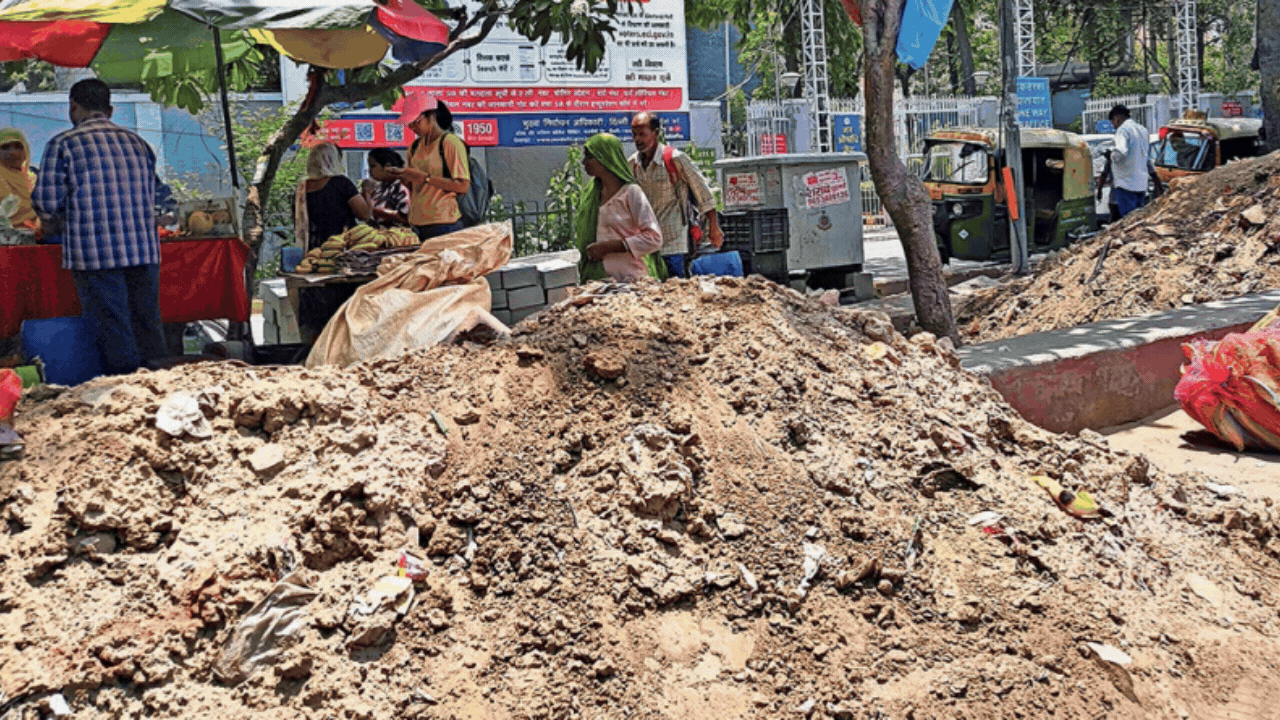 M’lord, we tried. Sorry, we failed: Forget Temple Run, Delhi footpaths turn into real-life obstacle course for pedestrians