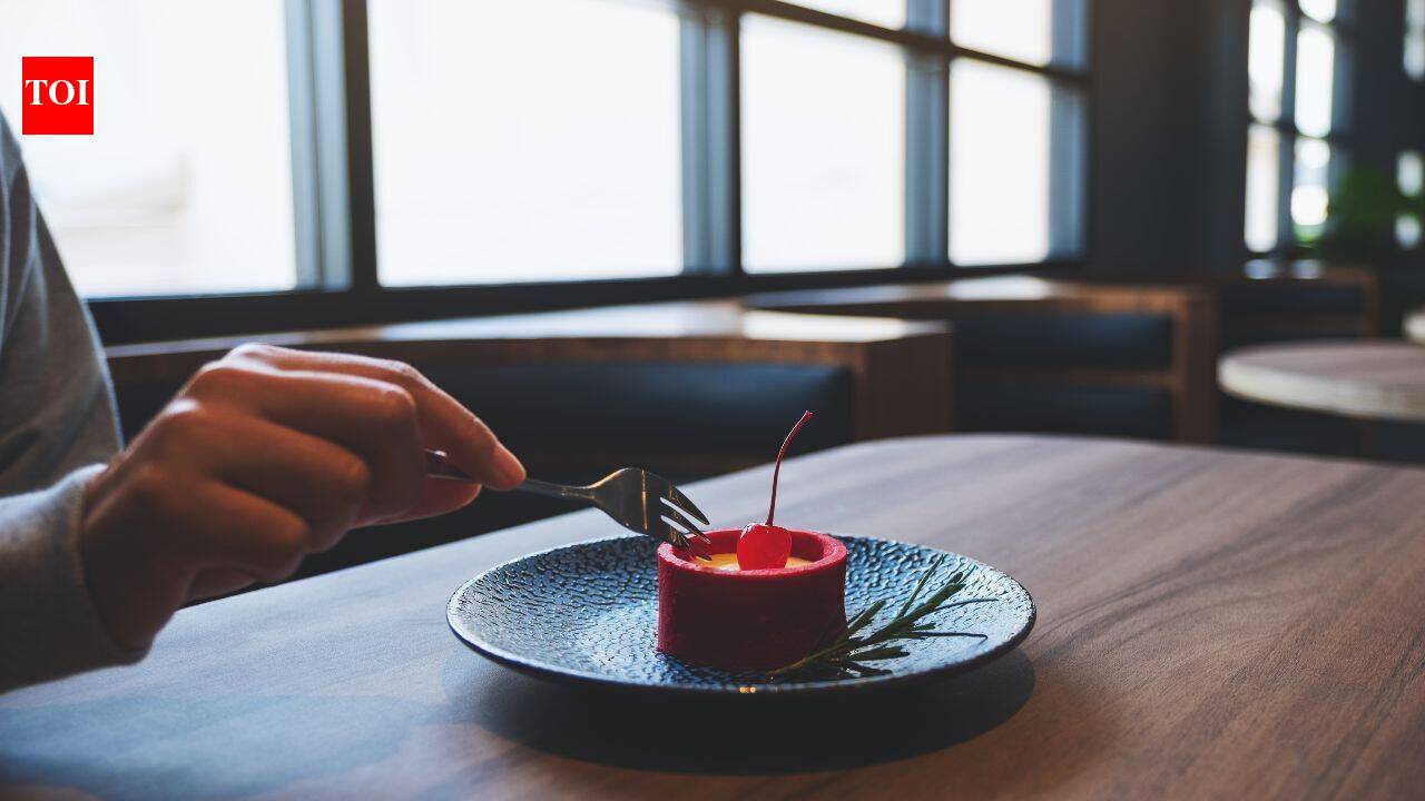 Psychology says people who love eating alone while travelling are more emotionally independent—and your next trip could prove it