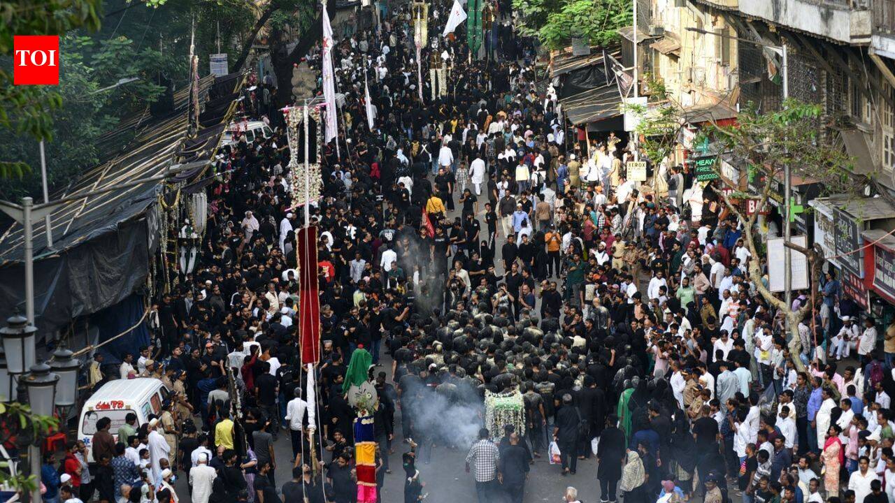 Shias mark 'evenning of the oppressed' in Moharram with piety and remembrance
