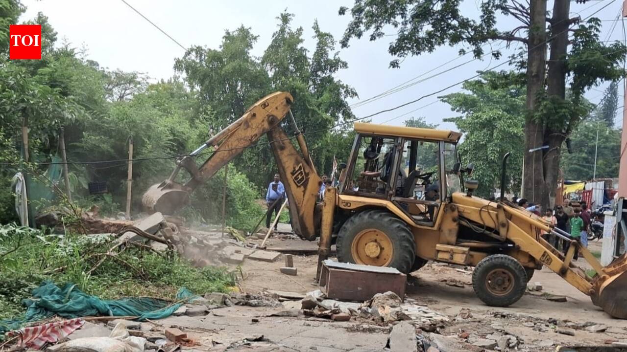 RMC removes illegal meat shop, riverside encroachments on flight path