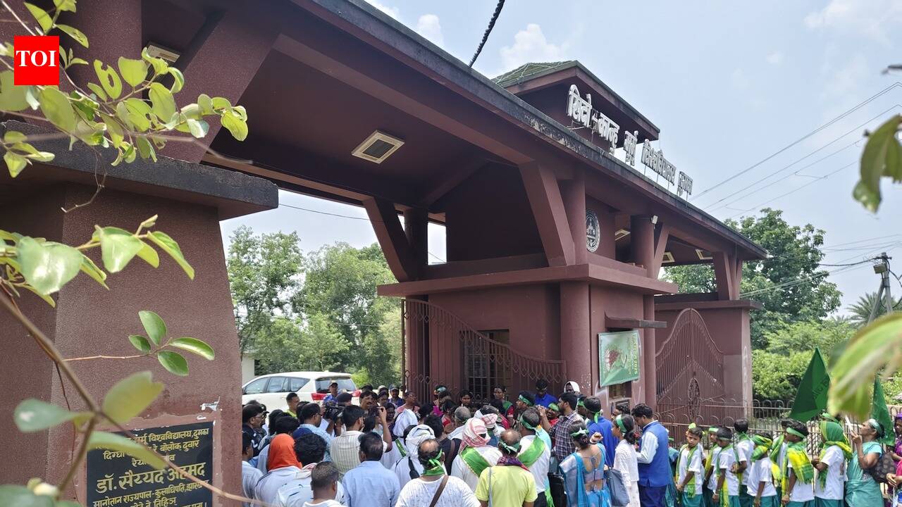 SKMU welcomes padayatris for Hul Diwas tribute march