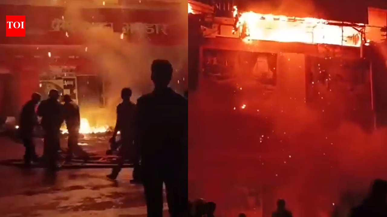 Blaze engulfs mattress and quilt shop in UP's Johiyapur, firefighting underway
