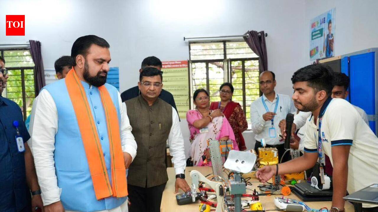 Samrat visits Miller School in city, calls for modern facilities