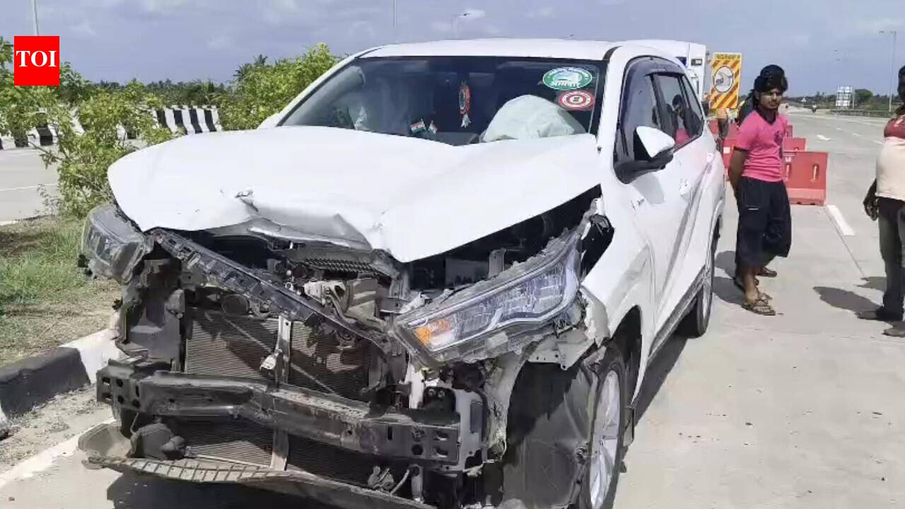 Sangli MLA Sudhir Gadgil suffers minor injury in accident