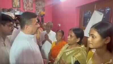 CM visits slain BJP worker’s home in Bagnan, assures justice