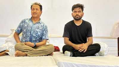 Sonam Wangchuk begins hunger strike; CJP alleges farmer leaders put under house arrest to prevent them from reaching Jantar Mantar