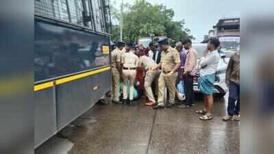 Street vendors protest MCC drive again; 9 taken into custody