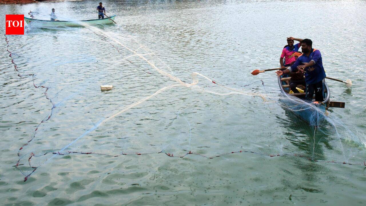 Rough seas force traditional fishermen to stay ashore