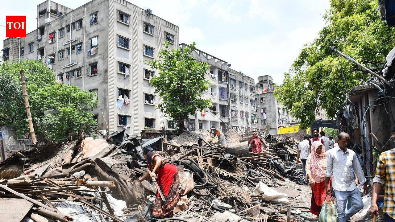 Rail Authorities Demolish Hundreds of Illegal Stalls at Park Circus