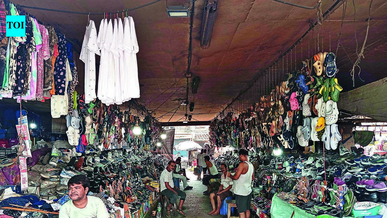 Kolkata Municipal Corporation Orders Removal of Illegal Shops Under Flyovers