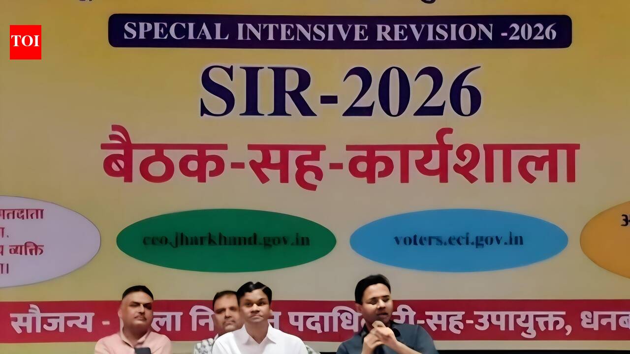 Dhanbad SDM trains volunteers to assist BLOs for SIR 2026