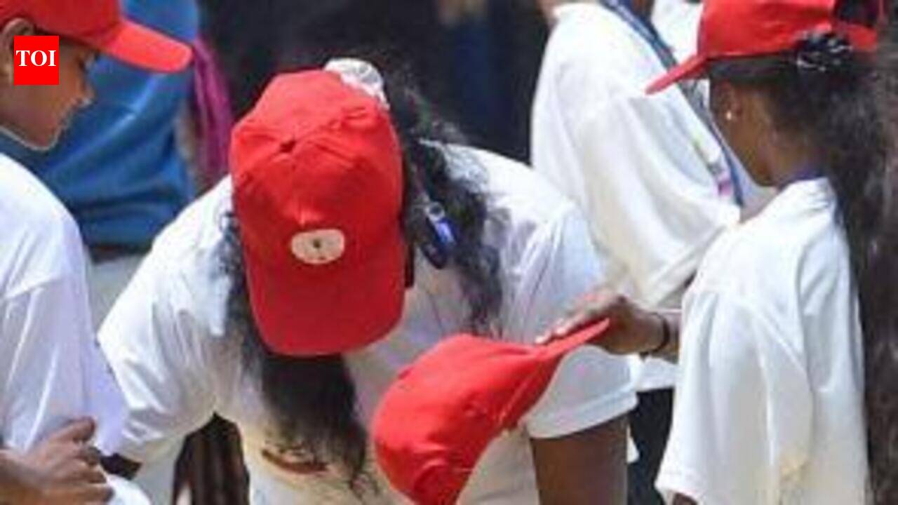 Few students faint, CM asks to show discipline despite heat stress