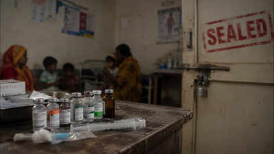 1 child dead, 3 ill after injection by unqualified practitioner in UP's Barabanki; clinic sealed and FIR lodged