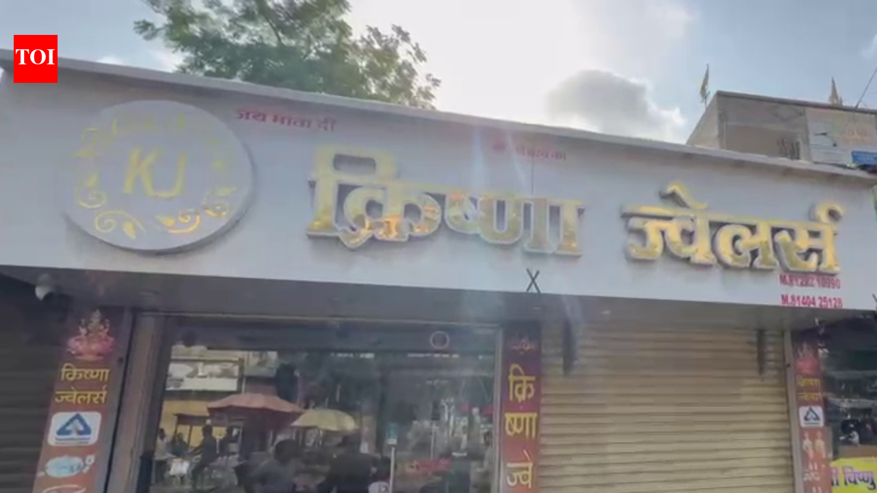 Thieves steal 5kg ornaments from jewellery shop