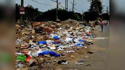 Foul smell, garbage waste trouble commuters on Miyapur–Bachupally road