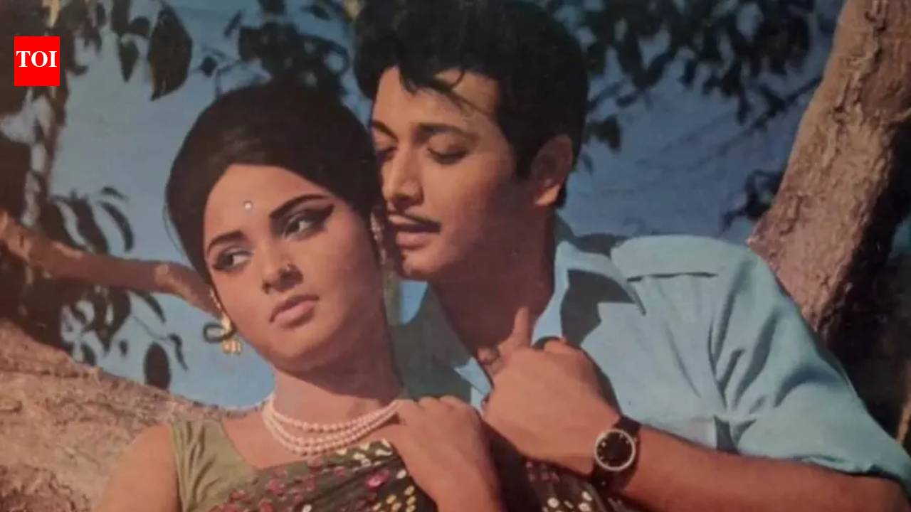 Rekha's controversial forced kiss with Biswajeet was a planned publicity stunt, claims senior journalist: 'Director ne kaha tha'