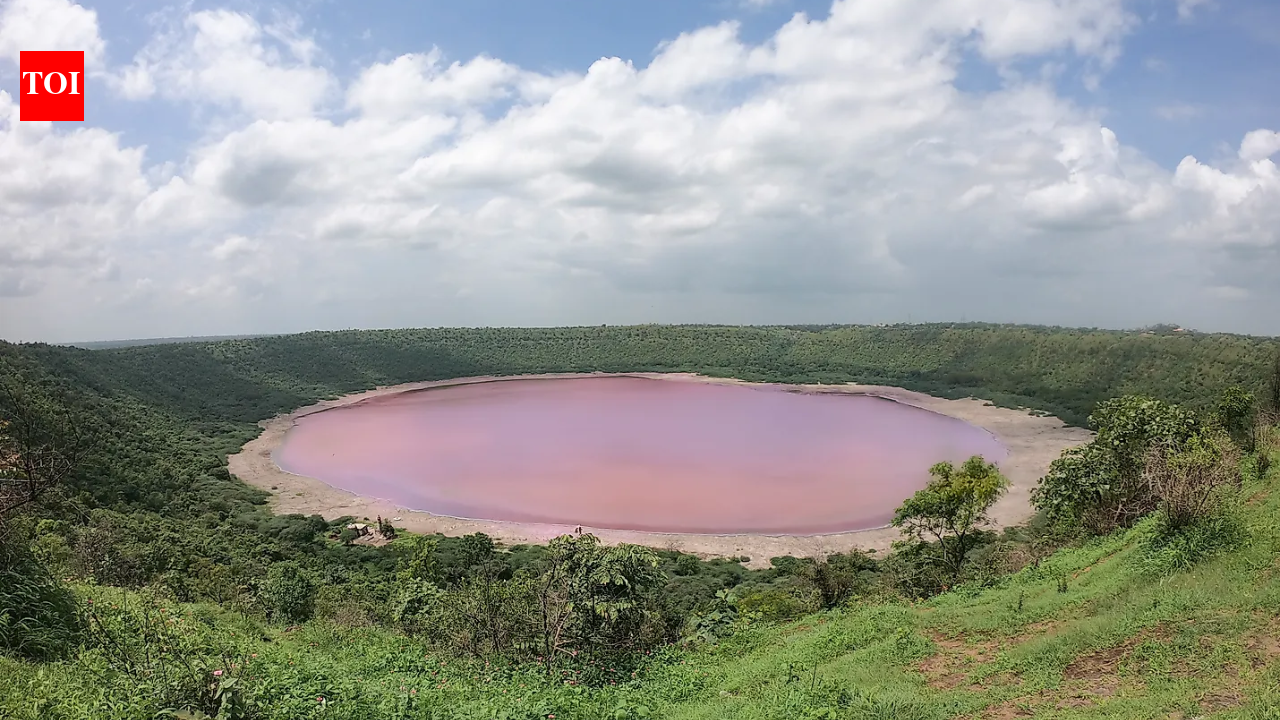 7 lakes created by meteor impacts around the world: From Lake Manicouagan to Clearwater Lakes
