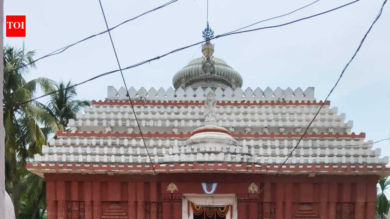 300-yr-old Ganjam temple well dries up; water from stream 3km away used for Snana Purnima