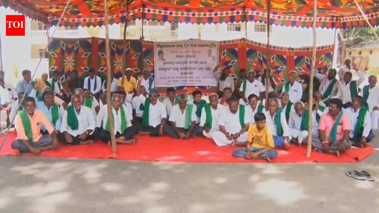 Farmers protest, demand immediate release of KRS water for crops