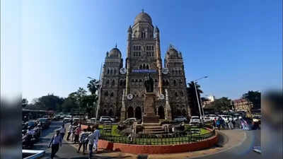 Mumbai residents can now report illegal hawking through BMC WhatsApp chatbot