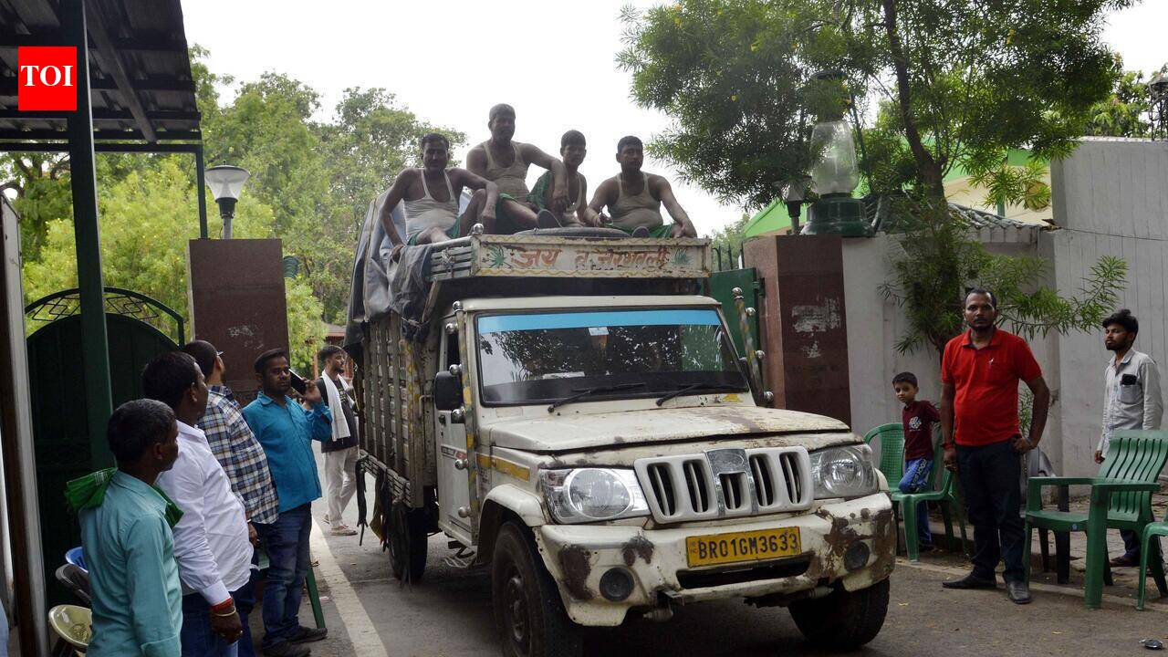 Rabri seeks time till July 5 to vacate bungalow, cites charge register