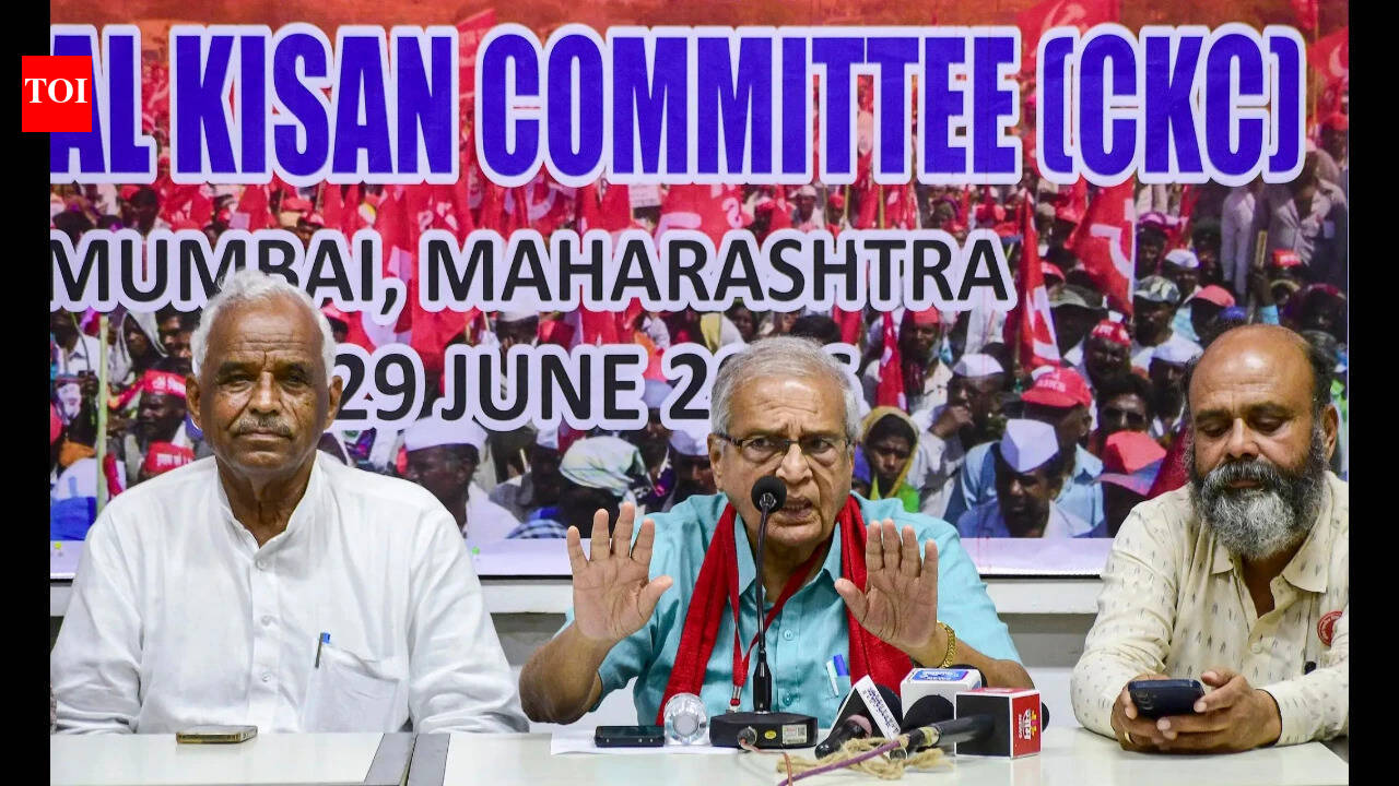Farmers' body plans nationwide stir over farm distress, trade pacts; Mumbai meet backs jail bharo campaign