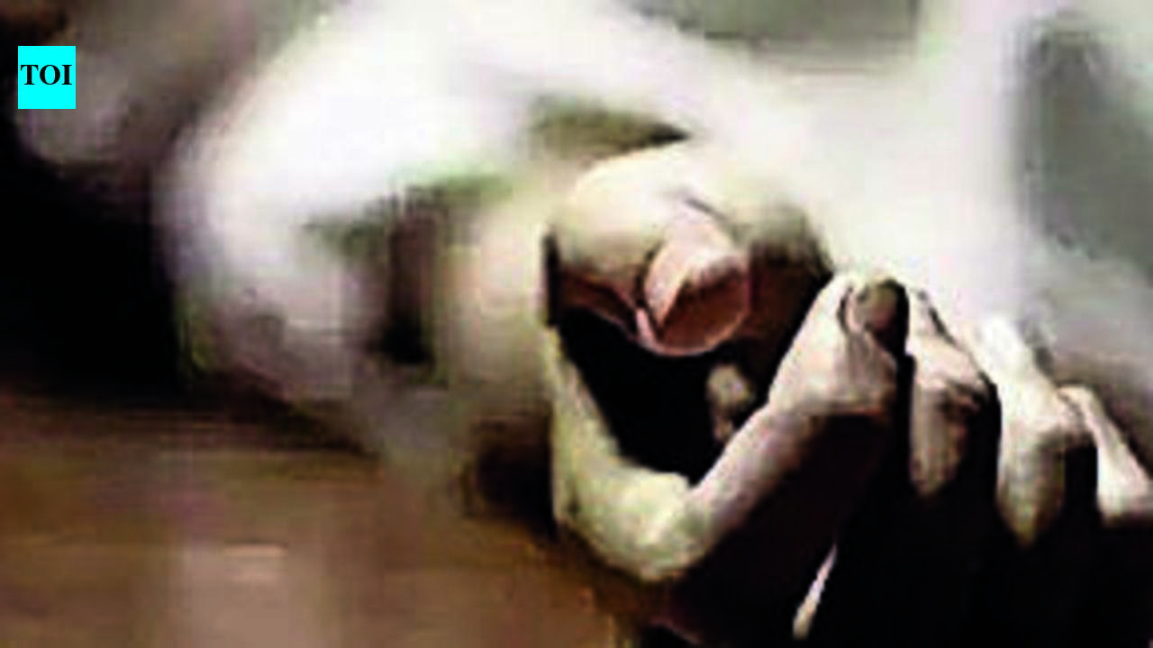 24-year-old nursing intern hangs self over cancelled beach trip in Surat