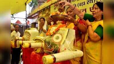 ‘Mahasnan’ of deities performed with rituals
