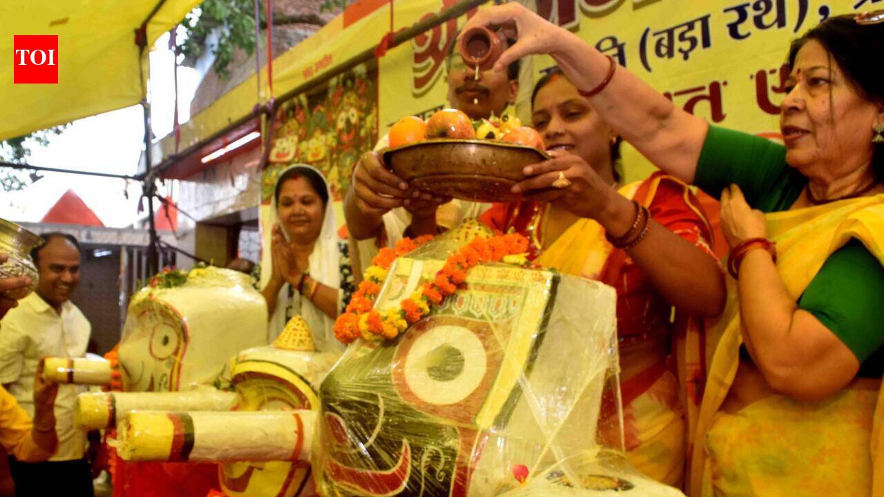 ‘Mahasnan’ of deities performed with rituals