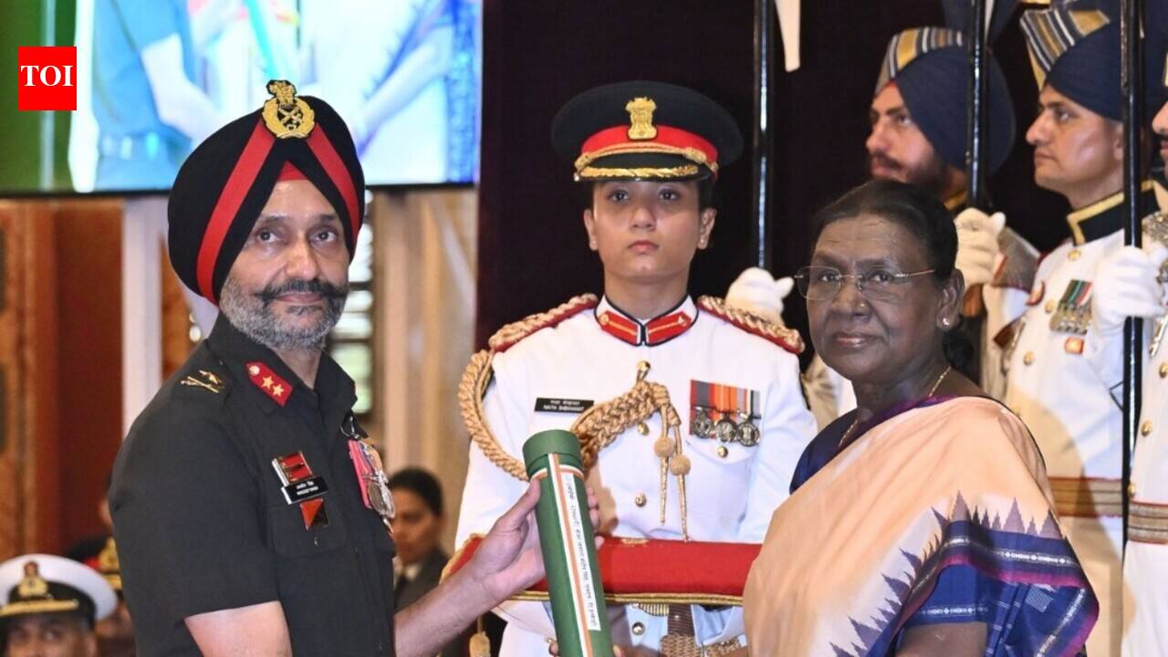 White Tiger Division GOC Major General Mandeep Singh Conferred AVSM by President Murmu
