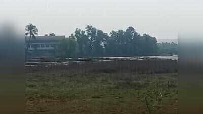 Azossim bundh repaired, but flood threat persists, say tenants