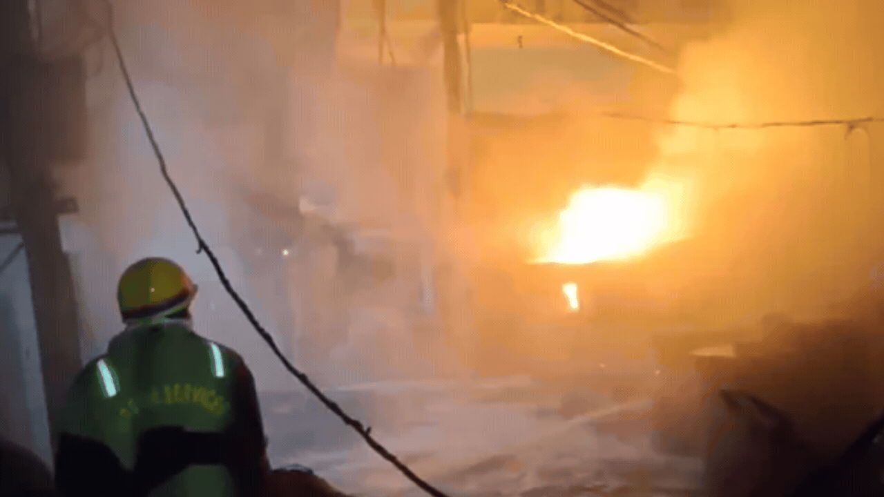 Massive fire erupts in Ghaziabad's Khoda after transformer catches fire, vehicles gutted